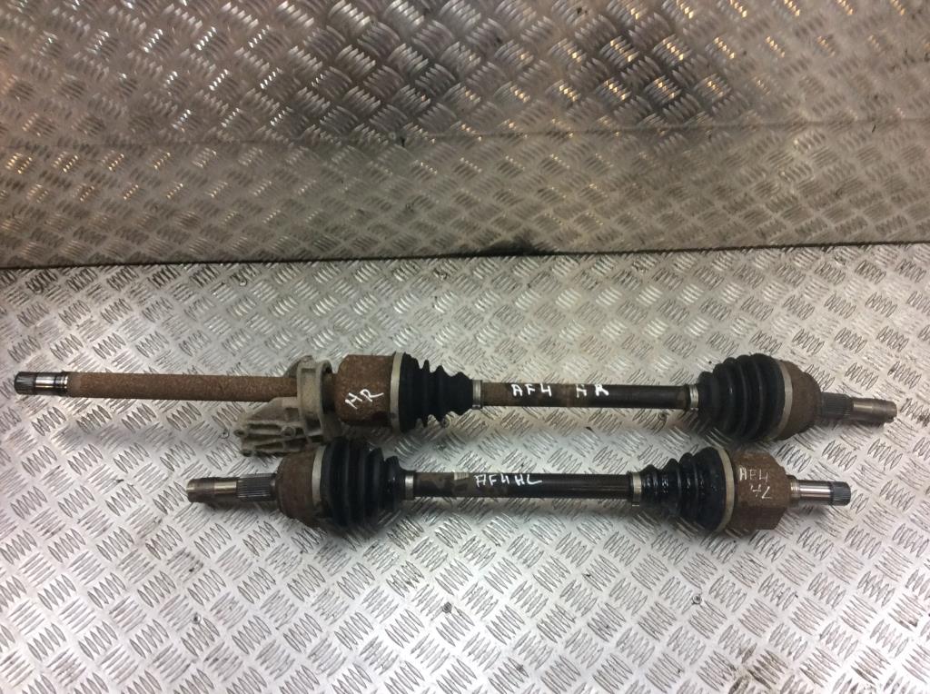 Ситроен джампер 2010 год снятия правого привода. Балансир привода ситроен джампер 2000 год. Подшипник подвесной ситроен джампер. Балансир привода ситроен джампер 2000 год. Кронштейн привода ситроен джампер болты.