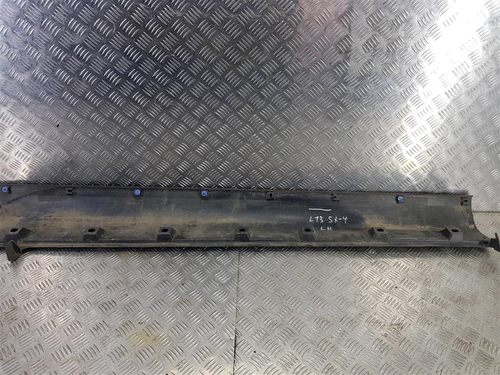 накладка порога SUZUKI SX4 1.6 MT (125 л.с.)Swift  III (2004—2011) Хетчбэк 7723179j0, 2240 рублей, Москва