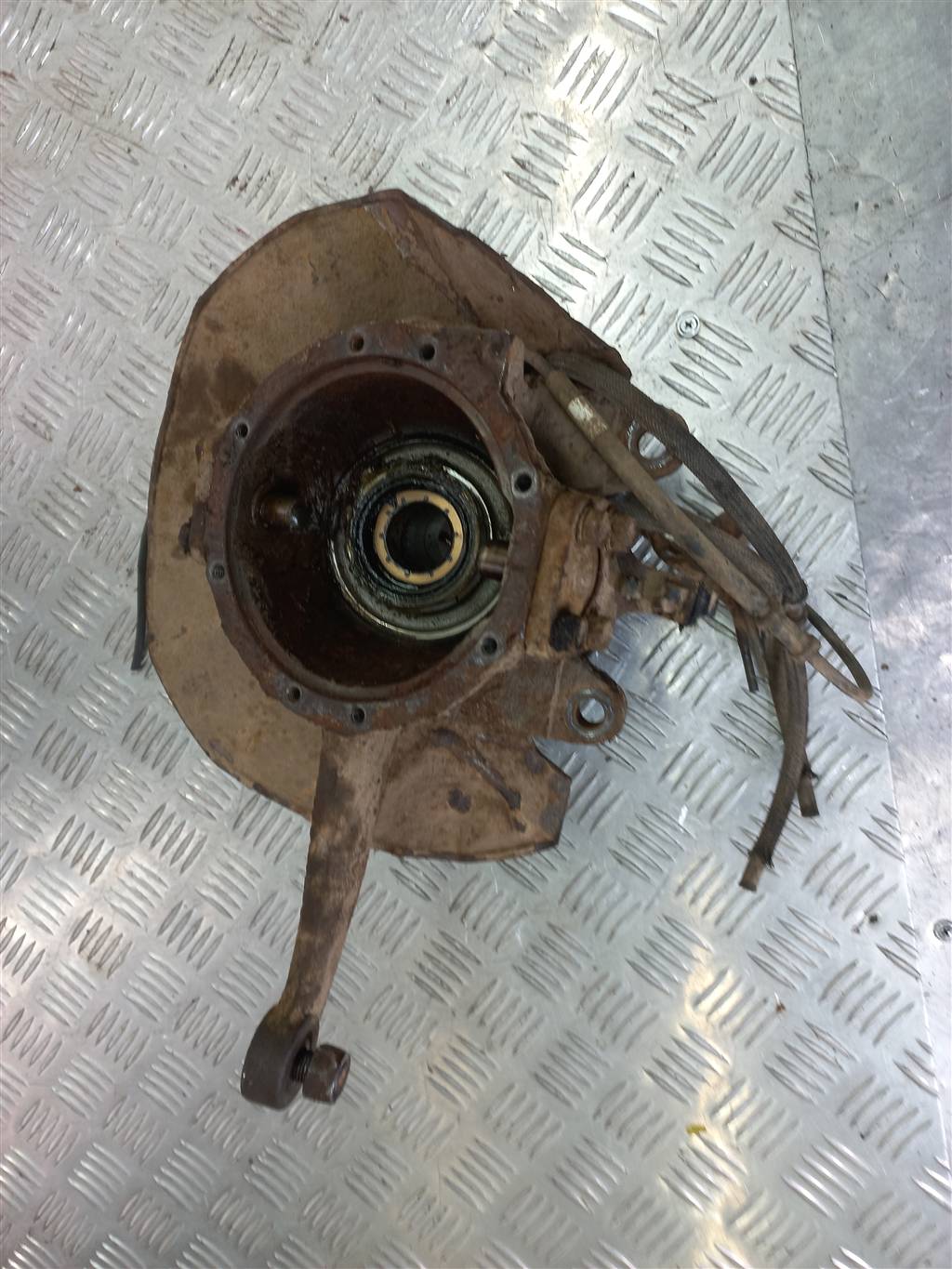 кулак SUZUKI JIMNY 1.3 4WD MT (86 л.с.)Jimny  III рестайлинг (2005—2012) Внедорожник 45111-81A20, 6150 рублей, Москва