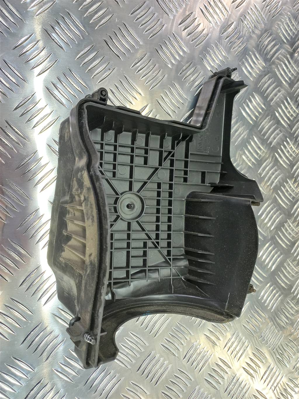 крышка корпуса воздушного фильтра FORD Focus 2.0 AMT (160 л.с.)Focus  III рестайлинг (2014—2019) Седан bv619643ba, 1930 рублей, Москва