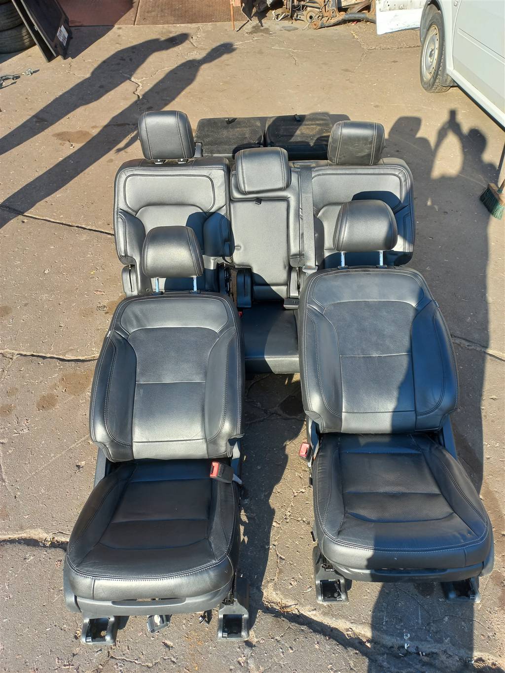 салон FORD EXPLORER 3.5 4WD AT (290 л.с.)Explorer  V рестайлинг (2015—2018) Внедорожник FB5Z7862900HA, 98150 рублей, Москва