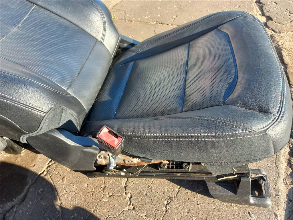 салон FORD EXPLORER 3.5 4WD AT (290 л.с.)Explorer  V рестайлинг (2015—2018) Внедорожник FB5Z7862900HA, 98150 рублей, Москва