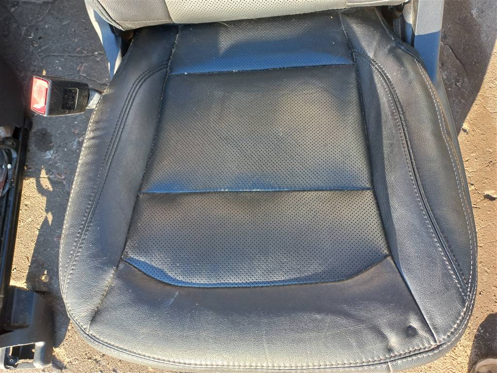 салон FORD EXPLORER 3.5 4WD AT (290 л.с.)Explorer  V рестайлинг (2015—2018) Внедорожник FB5Z7862900HA, 98150 рублей, Москва