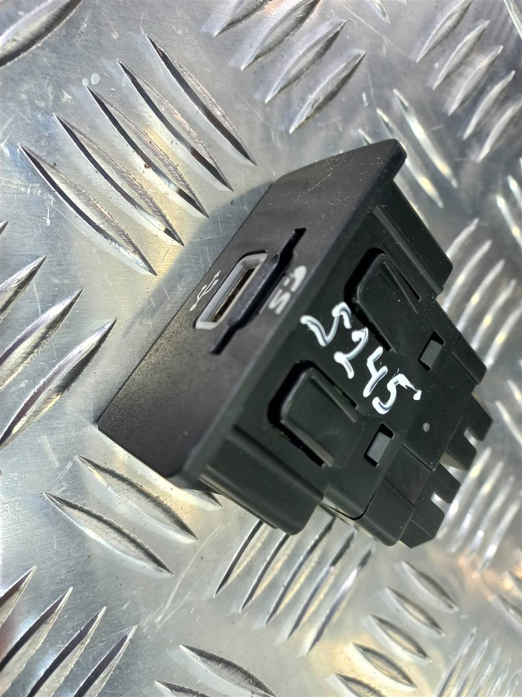 разъем usb-aux FORD EXPLORER 3.5 4WD AT (290 л.с.)Explorer  V рестайлинг (2015—2018) Внедорожник gc3t14f014ab, 4540 рублей, Москва