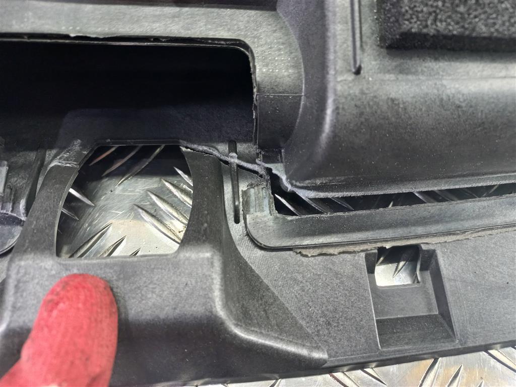 торпедо FORD EXPLORER 3.5 4WD AT (290 л.с.)Explorer  V рестайлинг (2015—2018) Внедорожник FB5Z-7804320-CA, 27539 рублей, Москва