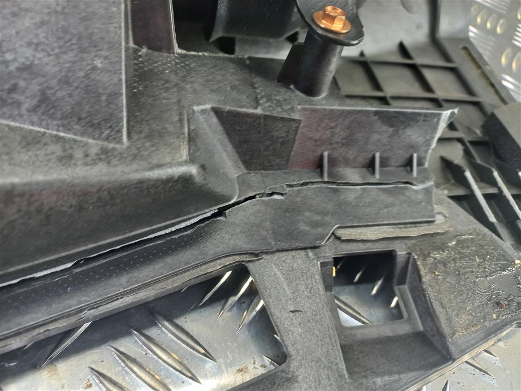 торпедо FORD EXPLORER 3.5 4WD AT (290 л.с.)Explorer  V рестайлинг (2015—2018) Внедорожник FB5Z-7804320-CA, 27539 рублей, Москва