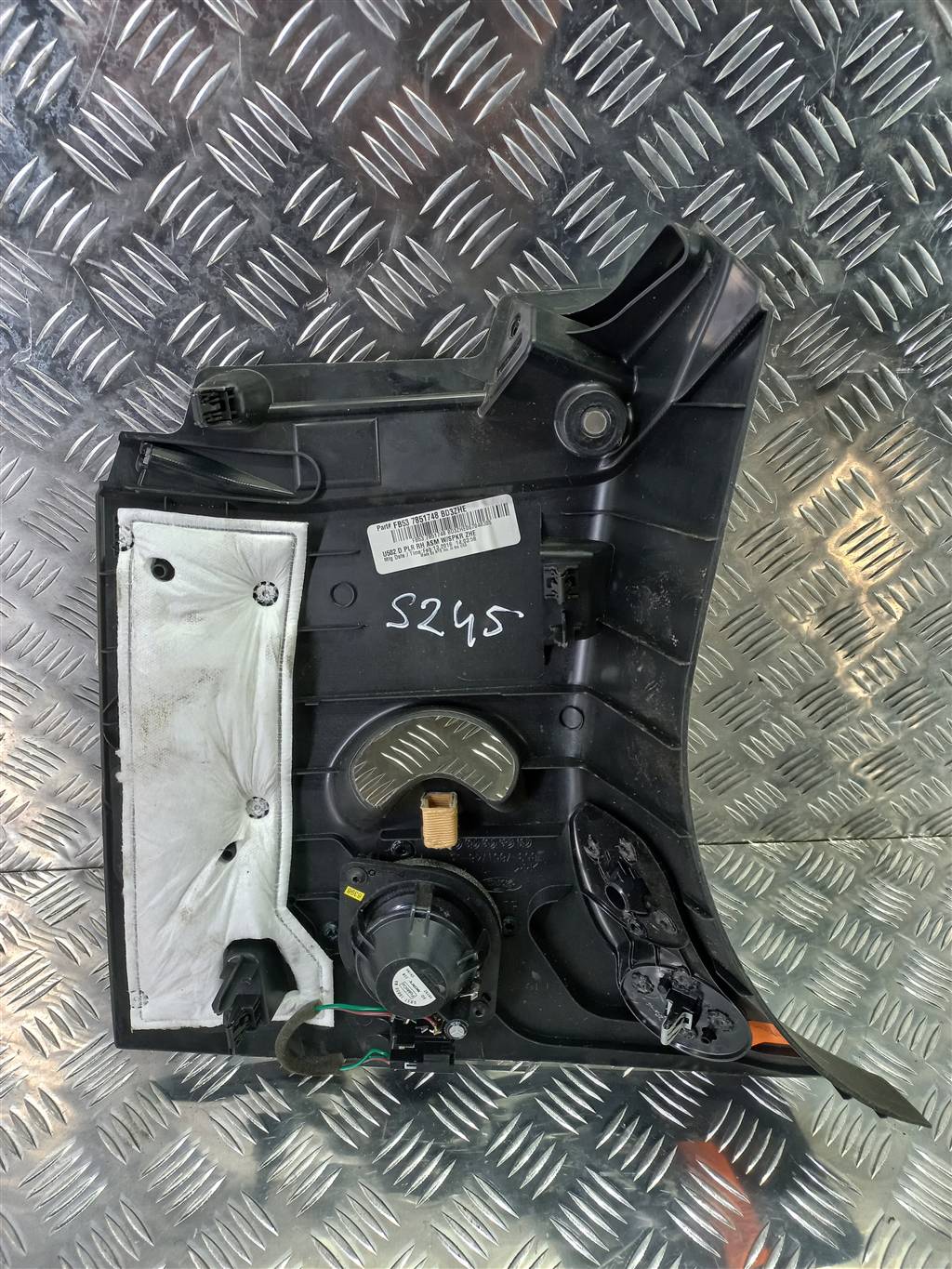 накладка FORD EXPLORER 3.5 4WD AT (290 л.с.)Explorer  V рестайлинг (2015—2018) Внедорожник fb537851748bd, 3279 рублей, Москва