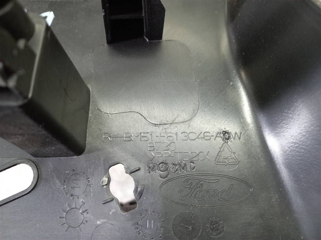 накладка FORD Focus 2.0 AMT (160 л.с.)Focus  III рестайлинг (2014—2019) Седан bm51f613c46a, 1320 рублей, Москва