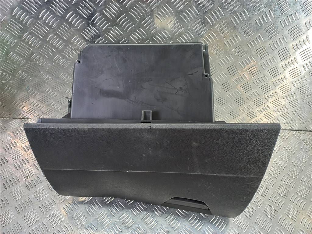 крышка бардачка FORD Focus 2.0 AMT (160 л.с.)Focus  III рестайлинг (2014—2019) Седан VPCM5XA06015BA, 3850 рублей, Москва