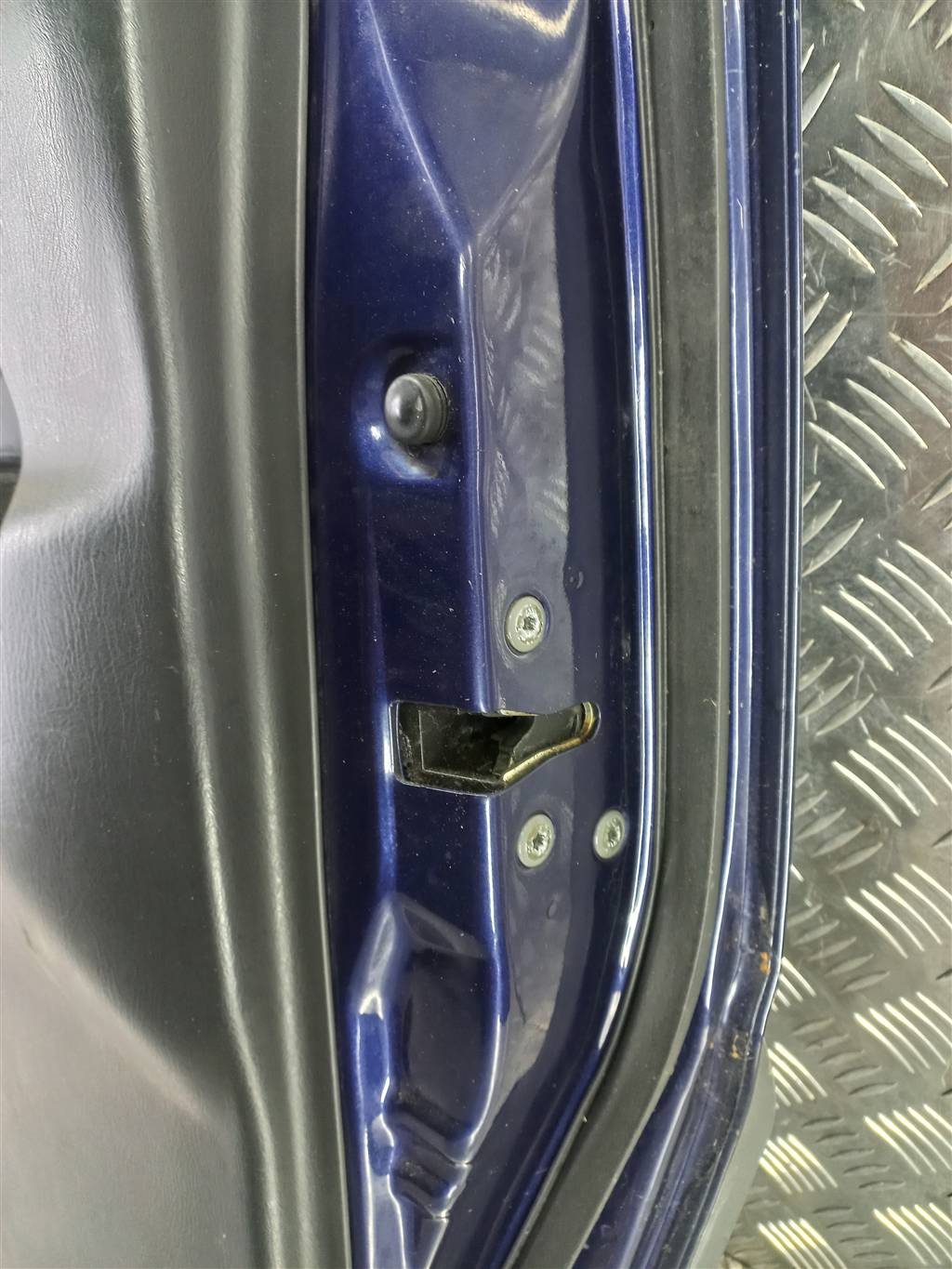 дверь SUZUKI JIMNY 1.3 AT (85 л.с.)Jimny  III рестайлинг (2005—2012) Внедорожник 68001-81A11, 12250 рублей, Москва