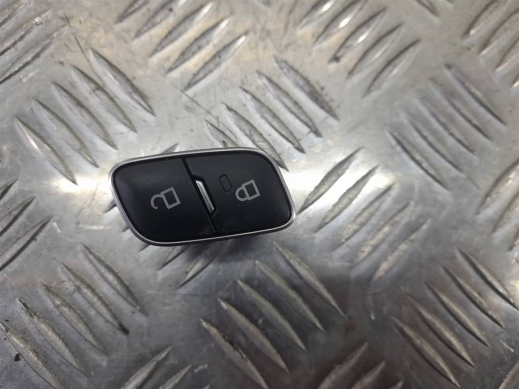 кнопка FORD Focus 2.0 AMT (160 л.с.)Focus  III рестайлинг (2014—2019) Седан F1ET14017AB, 980 рублей, Москва