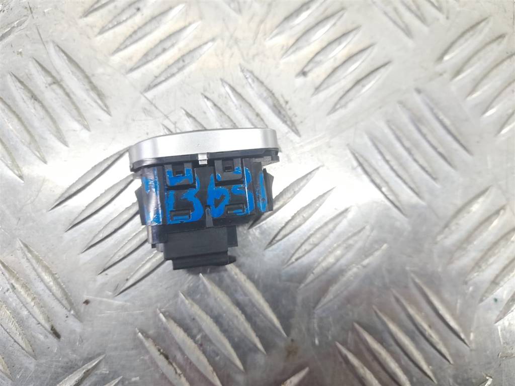 кнопка FORD Focus 2.0 AMT (160 л.с.)Focus  III рестайлинг (2014—2019) Седан F1ET14017AB, 980 рублей, Москва