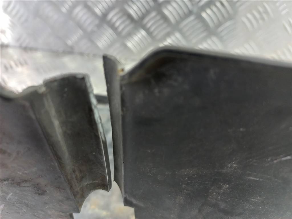 подставка под аккумулятор MITSUBISHI PAJERO SPORT 3.0 AT (170 л.с.)Pajero Sport  I (1996—2004) Внедорожник MR383497, 980 рублей, Москва