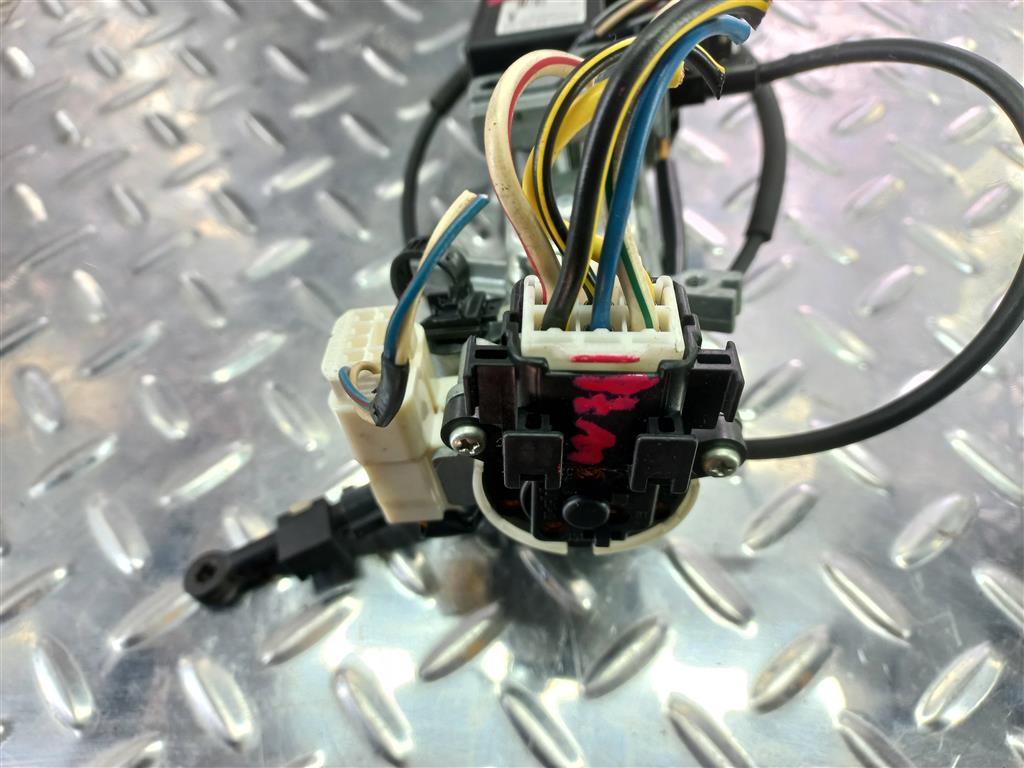 замок зажигания SUZUKI Grand Vitara 2.0 4WD AT (140 л.с.)Grand Vitara  II (2005—2008) Внедорожник 37101-62J20, 3390 рублей, Москва