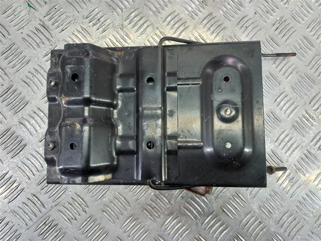 подставка под аккумулятор SUZUKI Grand Vitara 2.0 4WD AT (140 л.с.)Grand Vitara  II (2005—2008) Внедорожник 72550-65J00, 630 рублей, Москва