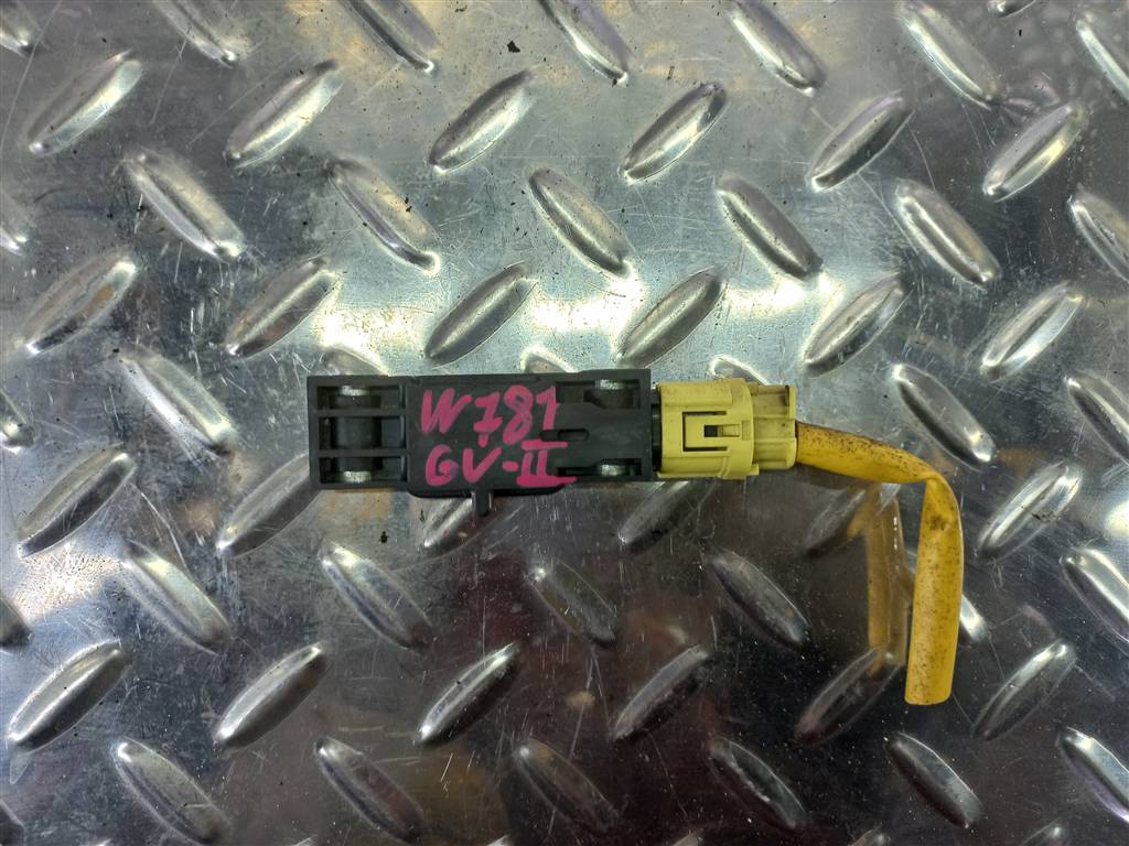 датчик удара (air bag) SUZUKI Grand Vitara 2.0 4WD AT (140 л.с.)Grand Vitara  II (2005—2008) Внедорожник 3893065J30, 520 рублей, Москва