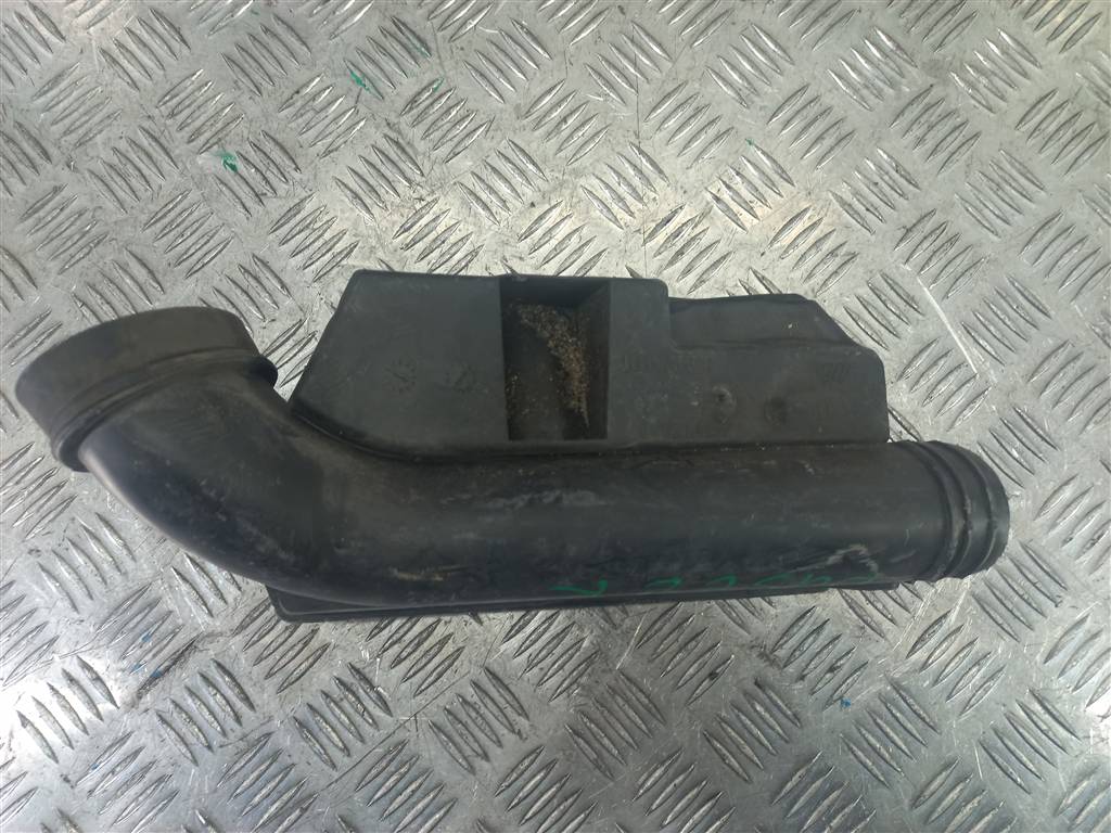 резонатор воздушного фильтра Renault Duster  t04021A152, 3160 рублей, Москва