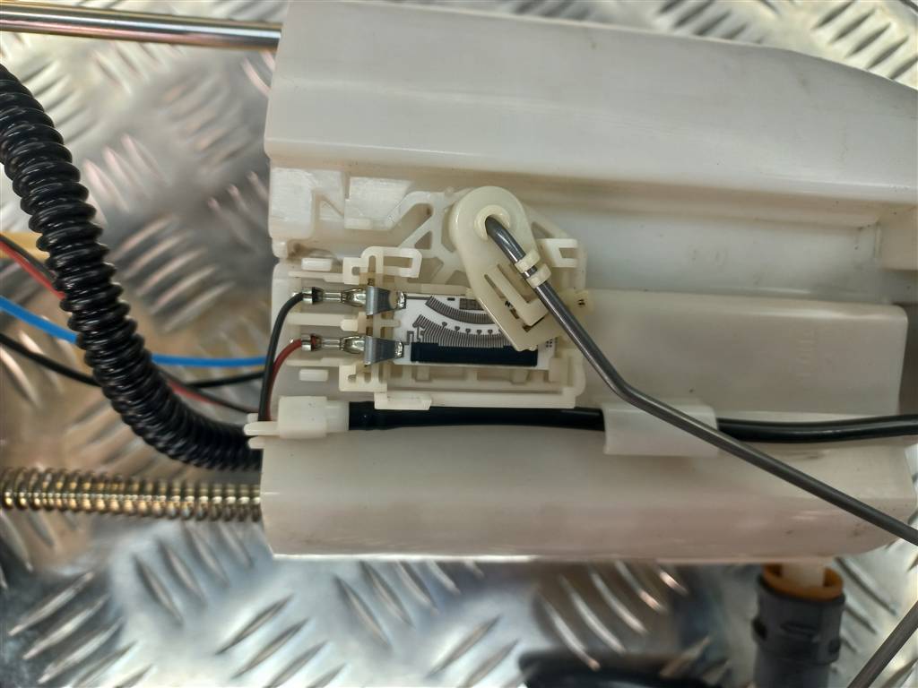 насос топливный (бензонасос) SUZUKI Grand Vitara 2.0 4WD MT (140 л.с.)Grand Vitara  II (2005—2008) Внедорожник 15100-65J02, 2360 рублей, Москва