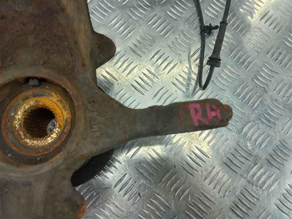 кулак FORD Focus  1702854, 3050 рублей, Москва