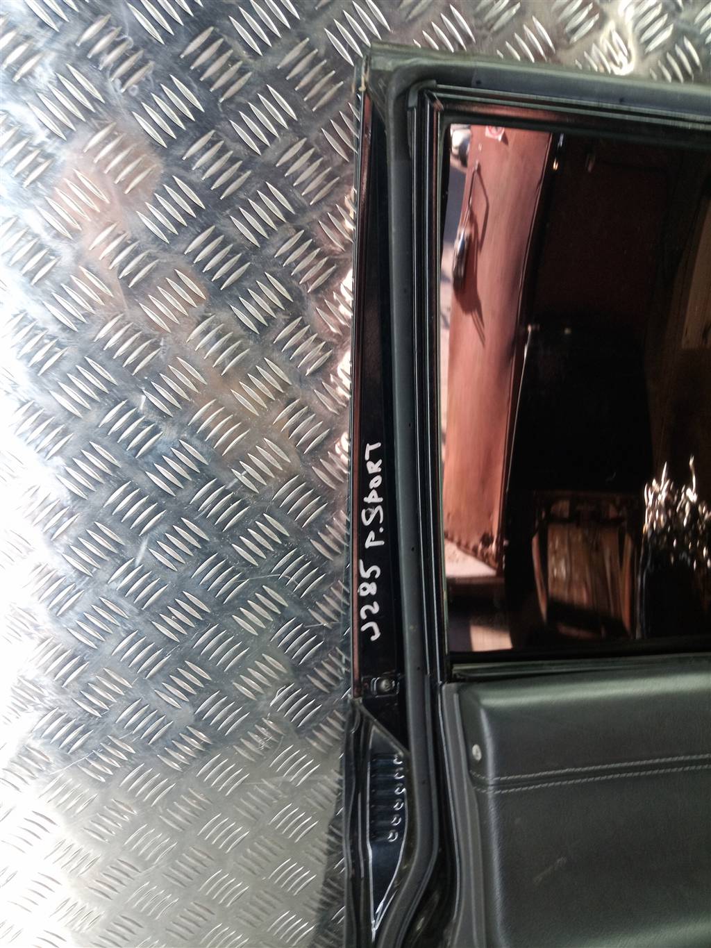 дверь MITSUBISHI PAJERO SPORT 3.0 AT (170 л.с.)Pajero Sport  I рестайлинг (2004—2008) Внедорожник MR981905, 11330 рублей, Москва