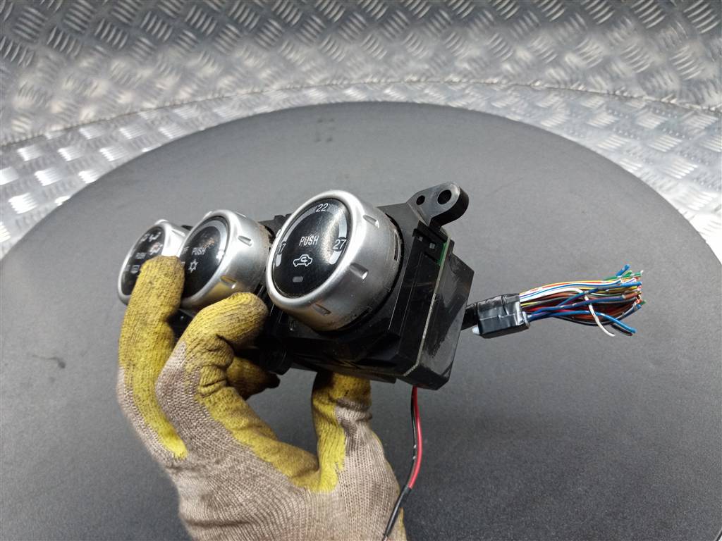 блок управления печкой MITSUBISHI L200  2.4 DID AT (154 л.с.)L200  V (2015—2019) Пикап 7820A727, 5580 рублей, Москва