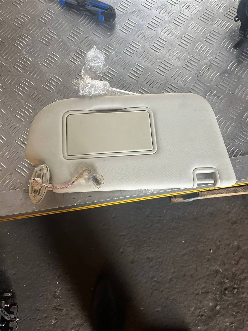 козырек солнцезащитный пассажирский FORD Focus 2.0 AMT (160 л.с.)Focus  III рестайлинг (2014—2019) Седан CM5Z5804104DA, 2700 рублей, Москва