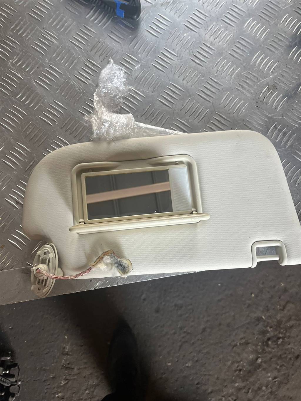 козырек солнцезащитный пассажирский FORD Focus 2.0 AMT (160 л.с.)Focus  III рестайлинг (2014—2019) Седан CM5Z5804104DA, 2700 рублей, Москва