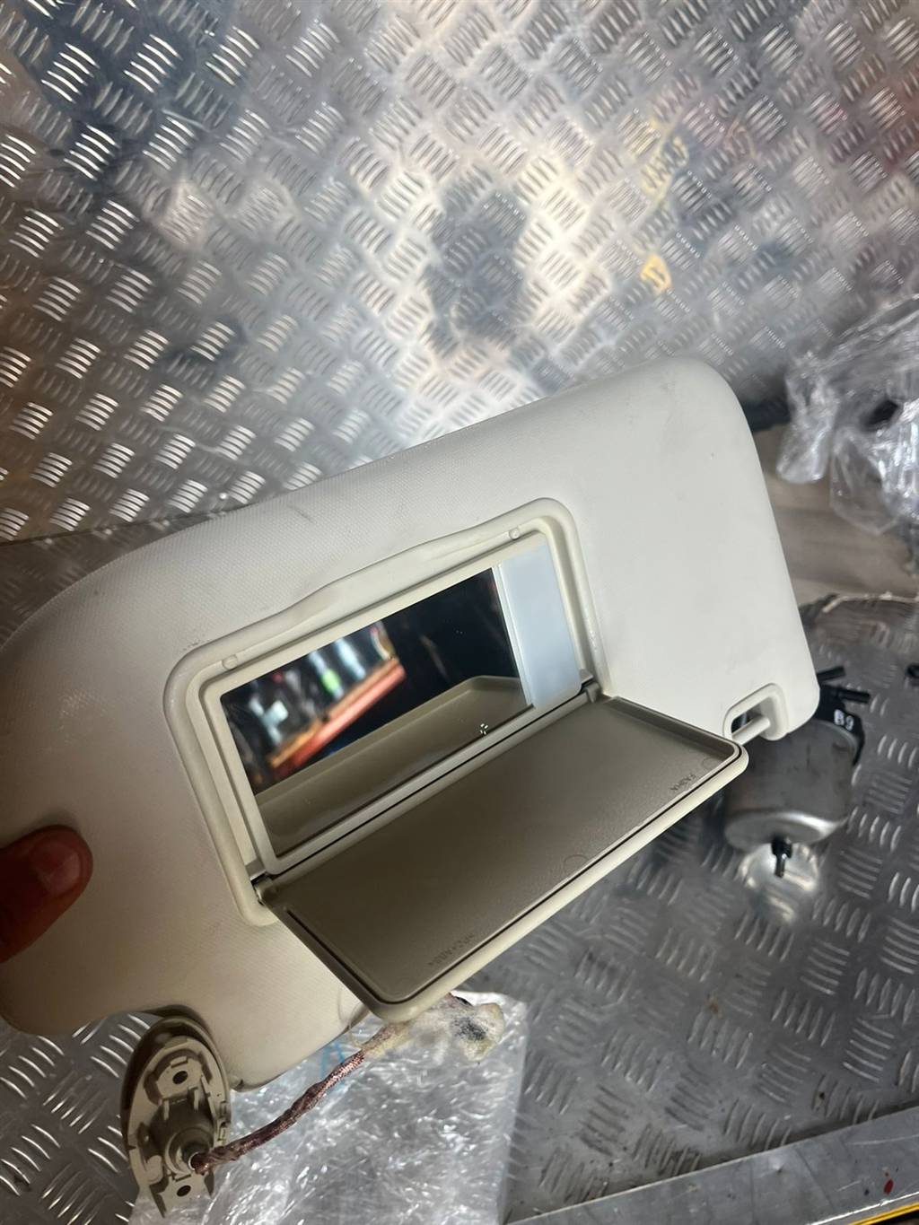 козырек солнцезащитный пассажирский FORD Focus 2.0 AMT (160 л.с.)Focus  III рестайлинг (2014—2019) Седан CM5Z5804104DA, 2700 рублей, Москва