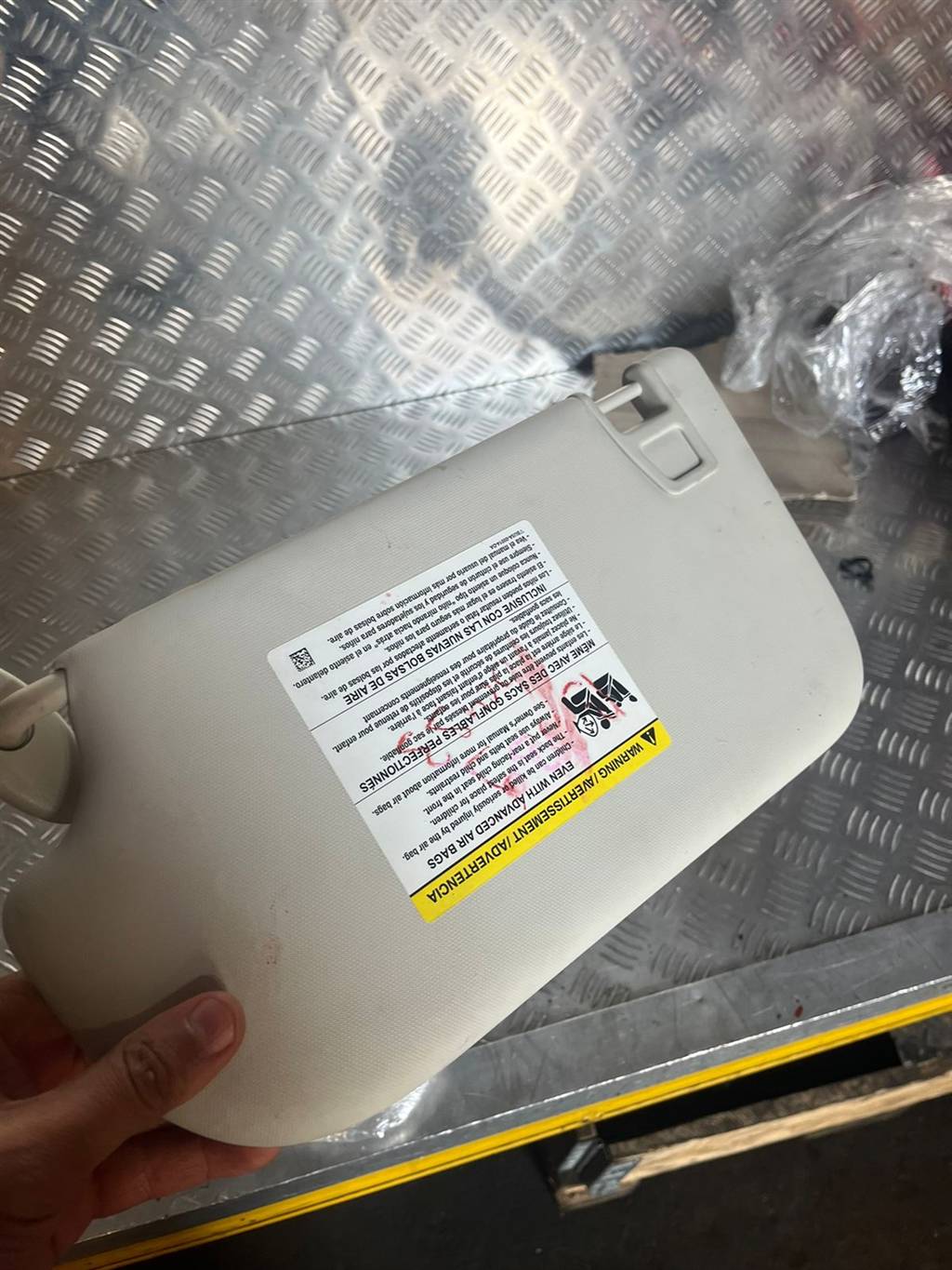 козырек солнцезащитный пассажирский FORD Focus 2.0 AMT (160 л.с.)Focus  III рестайлинг (2014—2019) Седан CM5Z5804104DA, 2700 рублей, Москва