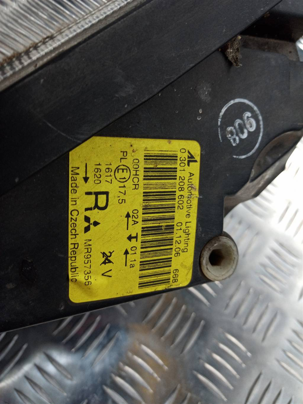 фара MITSUBISHI COLT 1.3 AMT (95 л.с.)Colt  Z30 (2002—2012) Хетчбэк MR 957354, 7420 рублей, Москва