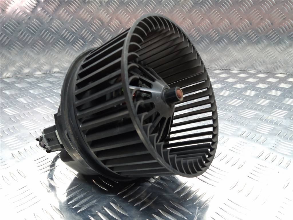 моторчик отопителя FORD Focus  1696011, 2130 рублей, Москва