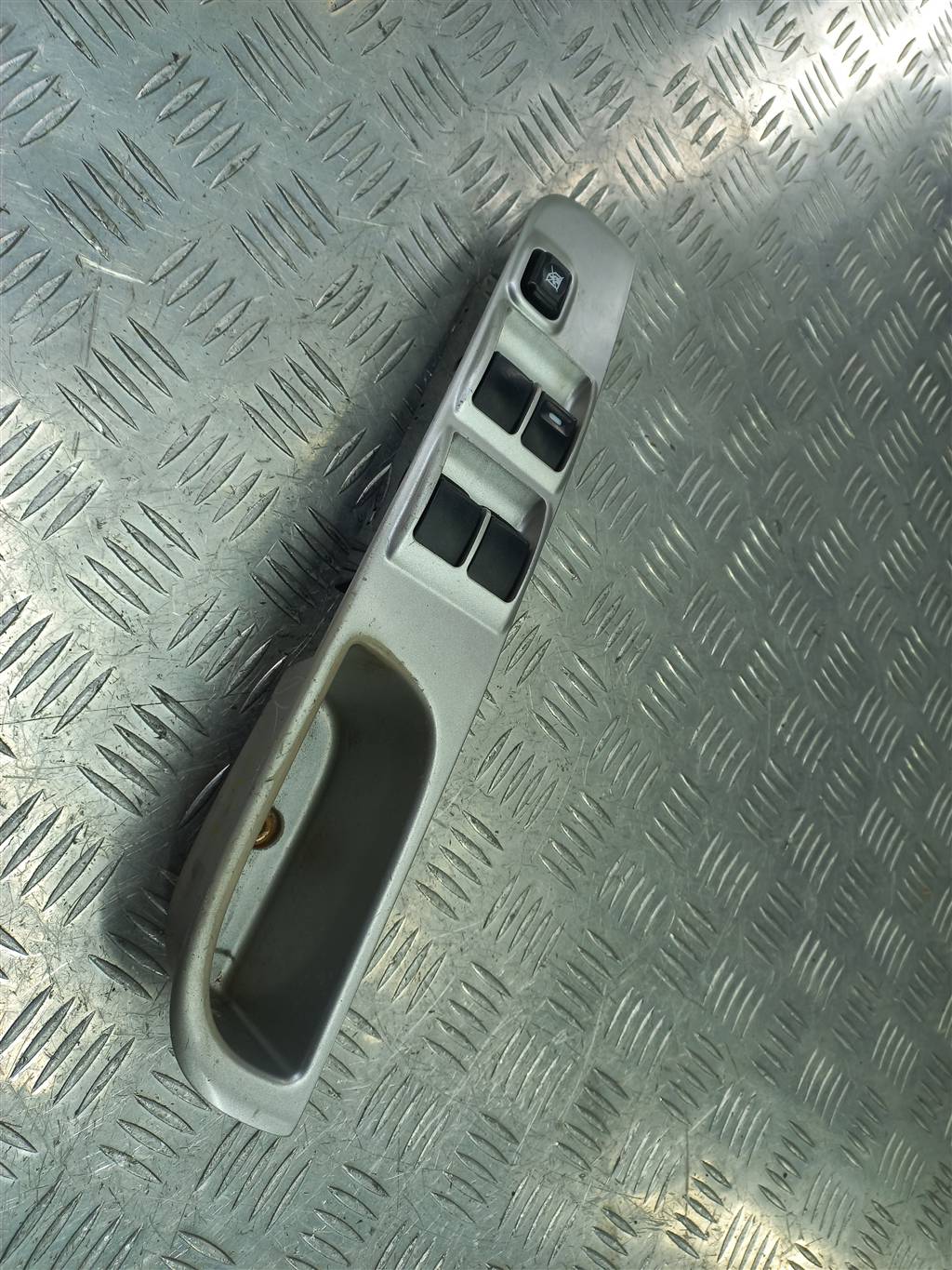 блок управления стеклоподъемниками MITSUBISHI L200  2.5 DI-D MT (136 л.с.)L200  IV (2006—2014) Пикап MR587951, 1090 рублей, Москва