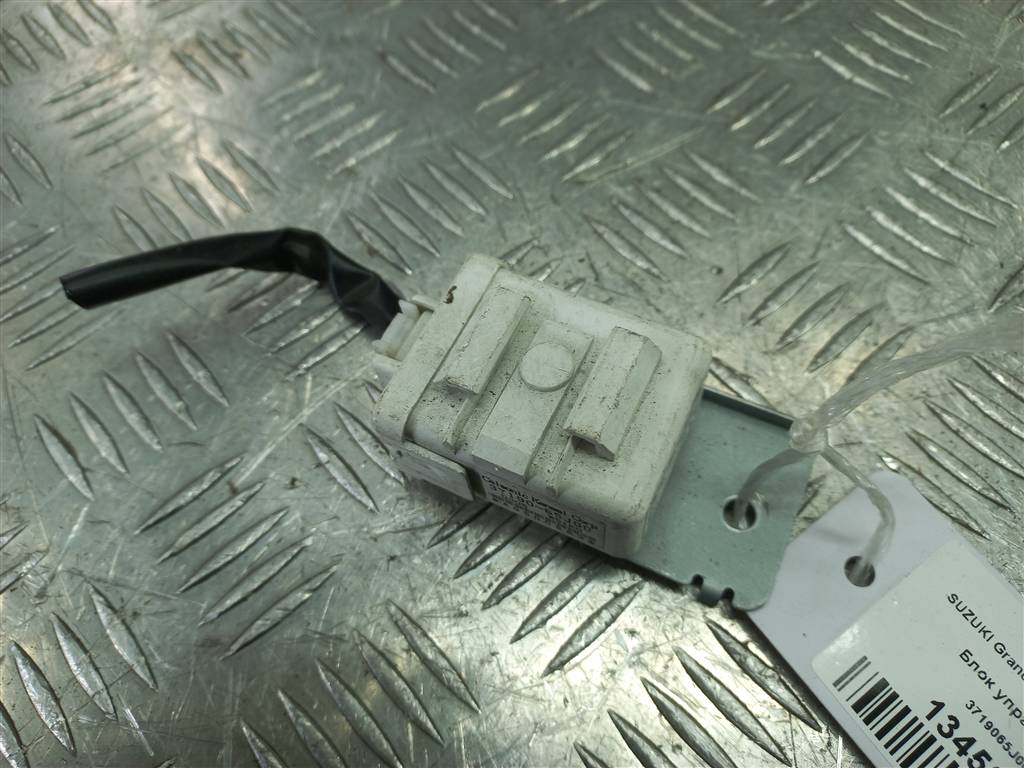 блок управления SUZUKI Grand Vitara 2.4 MT (169 л.с.)Grand Vitara  II рестайлинг (2008—2012) Внедорожник 3719065J00, 630 рублей, Москва