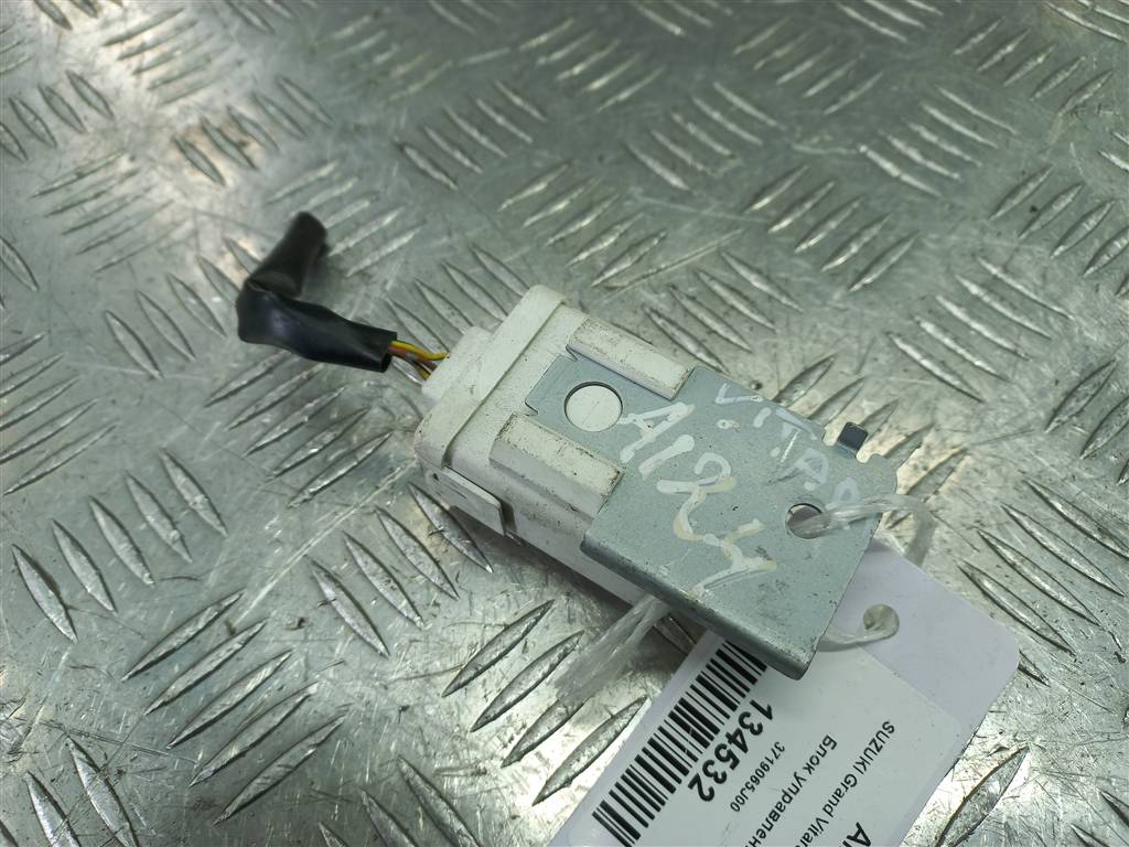 блок управления SUZUKI Grand Vitara 2.4 MT (169 л.с.)Grand Vitara  II рестайлинг (2008—2012) Внедорожник 3719065J00, 630 рублей, Москва