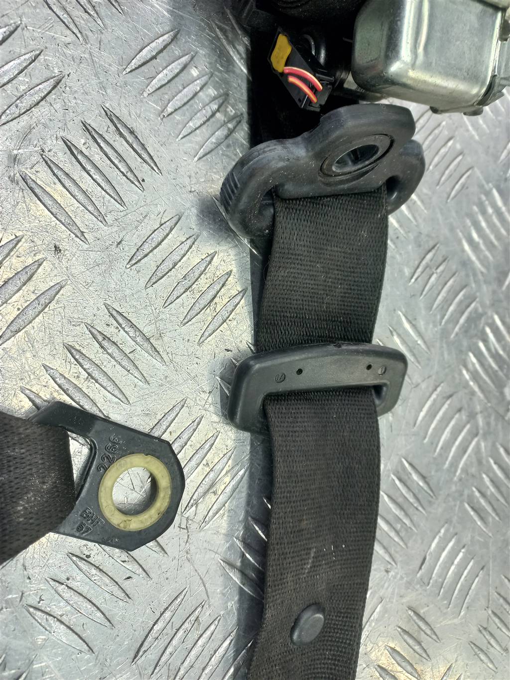 ремень безопасности MITSUBISHI COLT  MN108295, 2700 рублей, Москва