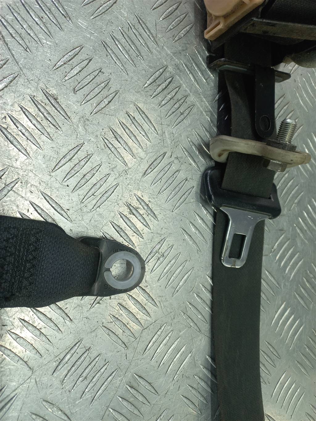 ремень безопасности SUZUKI Grand Vitara 2.0 4WD AT (140 л.с.)Grand Vitara  II (2005—2008) Внедорожник 8490165J12BHE, 2700 рублей, Москва