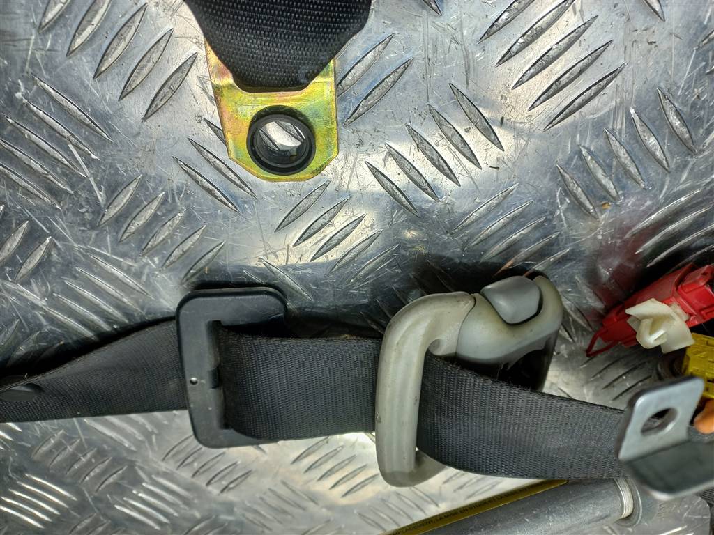 ремень безопасности MITSUBISHI CARISMA  MR915561, 980 рублей, Москва