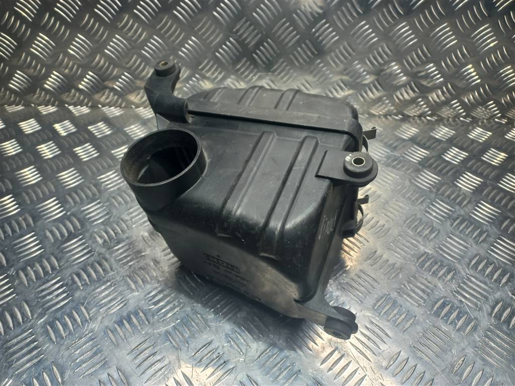 корпус воздушного фильтра SUZUKI JIMNY Jimny 1370081A00, 2700 рублей, Москва