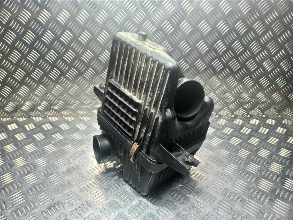 корпус воздушного фильтра SUZUKI Grand Vitara 2.0 4WD MT (140 л.с.)Grand Vitara  II (2005—2008) Внедорожник 1370065J00, 3510 рублей, Москва