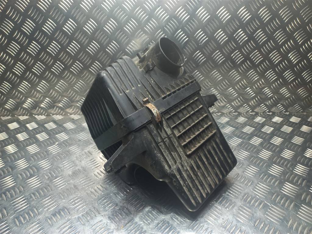 корпус воздушного фильтра SUZUKI Grand Vitara 2.0 4WD MT (140 л.с.)Grand Vitara  II (2005—2008) Внедорожник 1370065J00, 3510 рублей, Москва