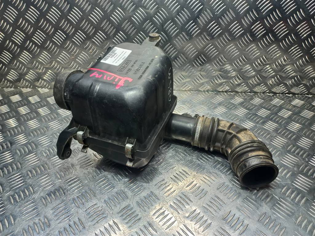 корпус воздушного фильтра SUZUKI JIMNY  1370076J00, 3740 рублей, Москва