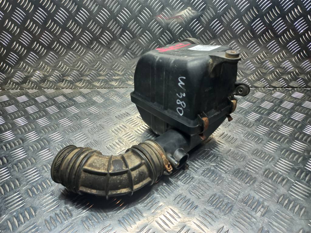 корпус воздушного фильтра SUZUKI JIMNY  1370076J00, 3740 рублей, Москва