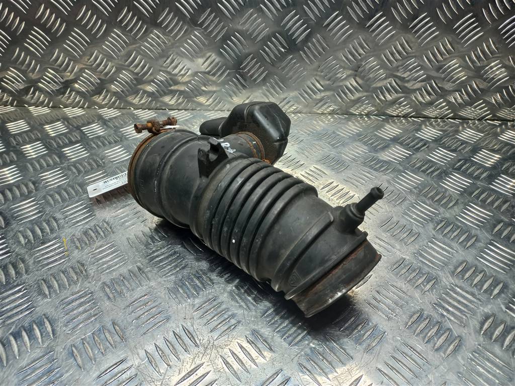 патрубок воздушного фильтра MITSUBISHI PAJERO SPORT 3.0 AT (170 л.с.)Pajero Sport  I (1996—2004) Внедорожник MR266308, 3850 рублей, Москва