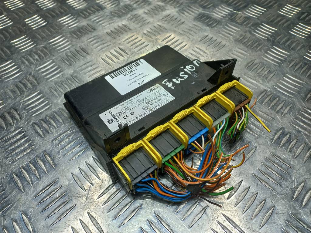 блок комфорта FORD Fusion 1.6 AT (101 л.с.)Fusion  I рестайлинг (2005—2012) Хетчбэк 1679047, 1210 рублей, Москва