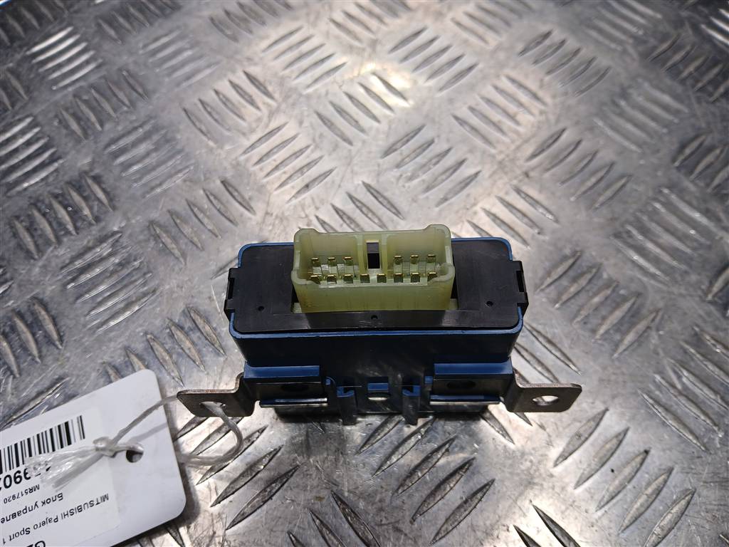 блок управления MITSUBISHI PAJERO SPORT 2.5 MT (99 л.с.)Pajero Sport  I рестайлинг (2004—2008) Внедорожник MR517920, 520 рублей, Москва