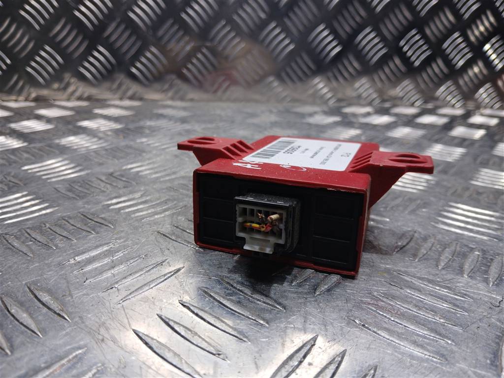 блок управления MITSUBISHI CARISMA  MR911673, 630 рублей, Москва