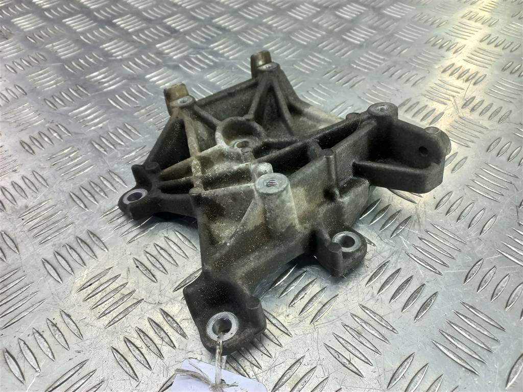 кронштейн компрессора кондиционера MITSUBISHI LANCER 1.6 MT (98 л.с.)Lancer  IX (2000—2007) Универсал MR360566, 860 рублей, Москва