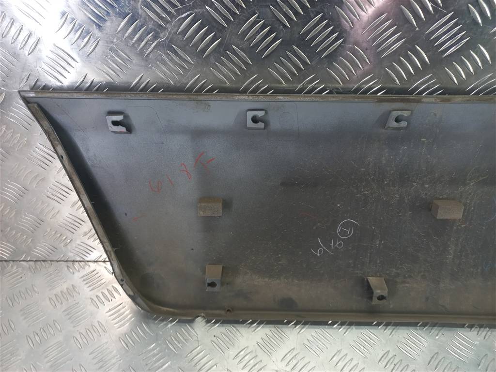 накладка двери SUZUKI JIMNY 1.3 4WD MT (86 л.с.)Jimny  III рестайлинг (2005—2012) Внедорожник 7766081A00, 2700 рублей, Москва