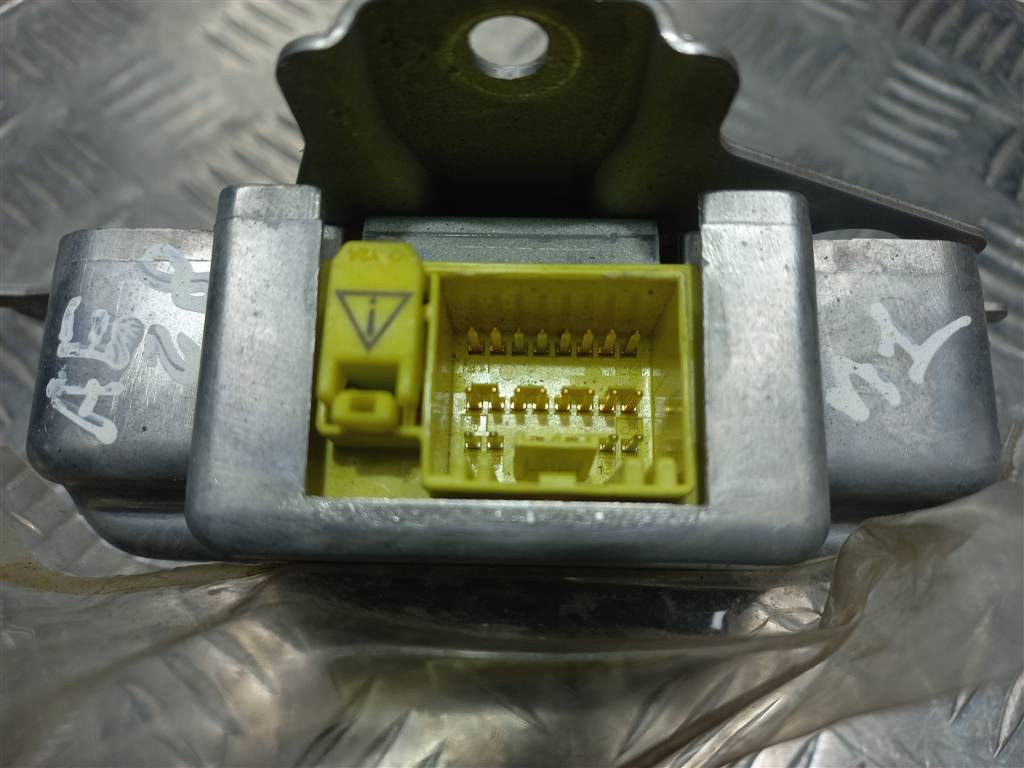 блок управления srs (air bag) SUZUKI Grand Vitara 2.0 MT (128 л.с.)Grand Vitara  I (1997—2001) Внедорожник 38910-50J10, 3620 рублей, Москва