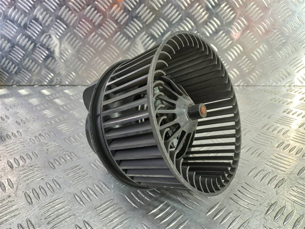 моторчик отопителя FORD Focus  1696007, 2930 рублей, Москва